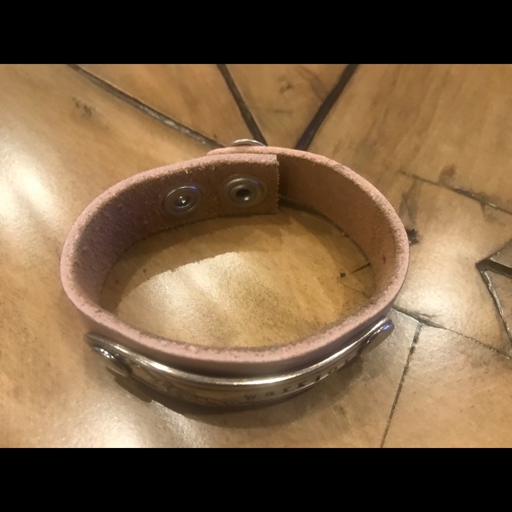 Stamped vintage spoon on leather bracelet - Picture 5 of 5